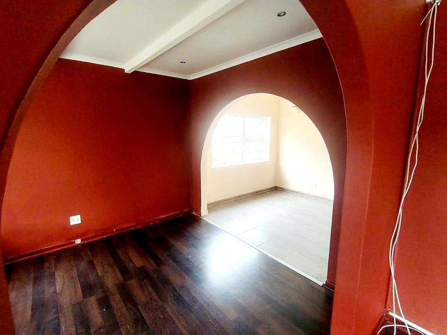 5 Bedroom Property for Sale in Beacon Bay Eastern Cape